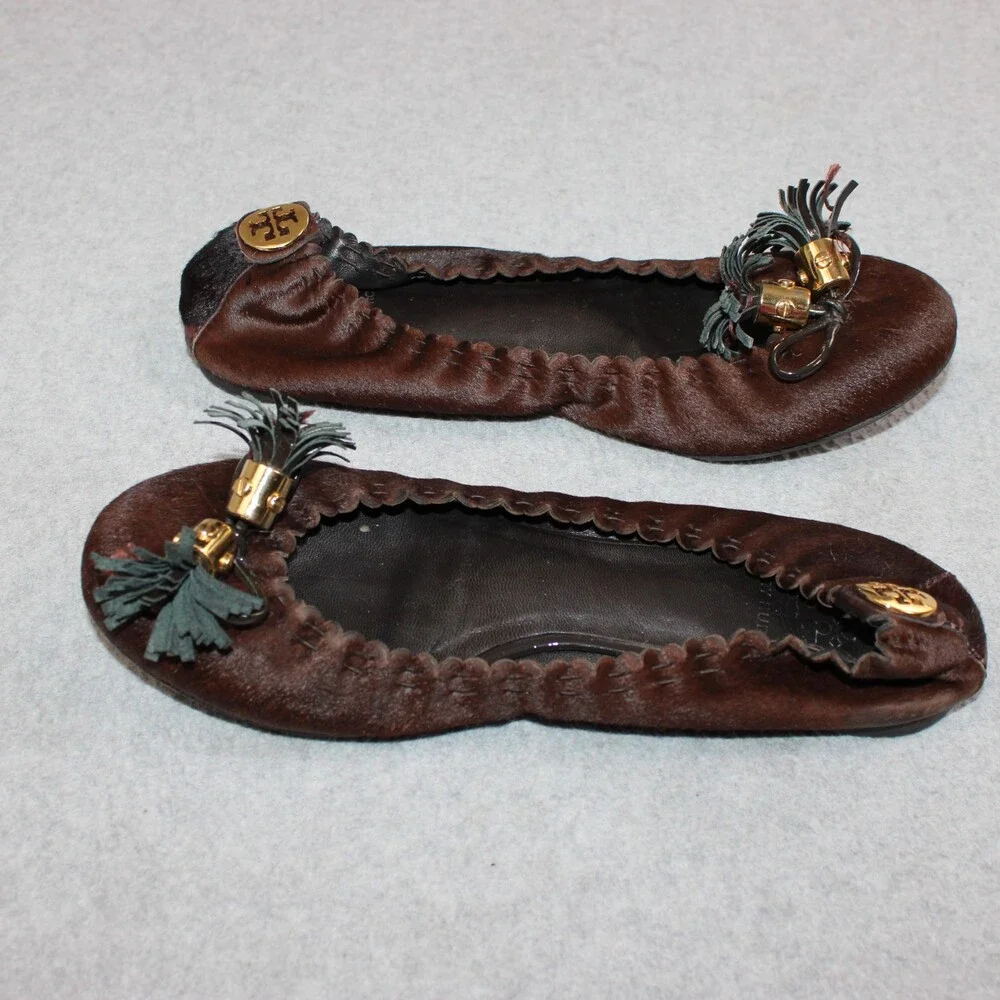 Tory Burch Ballet Flats Womens Size 5.5 Brown Calf Hair Gold Tasseled Flat Logo
